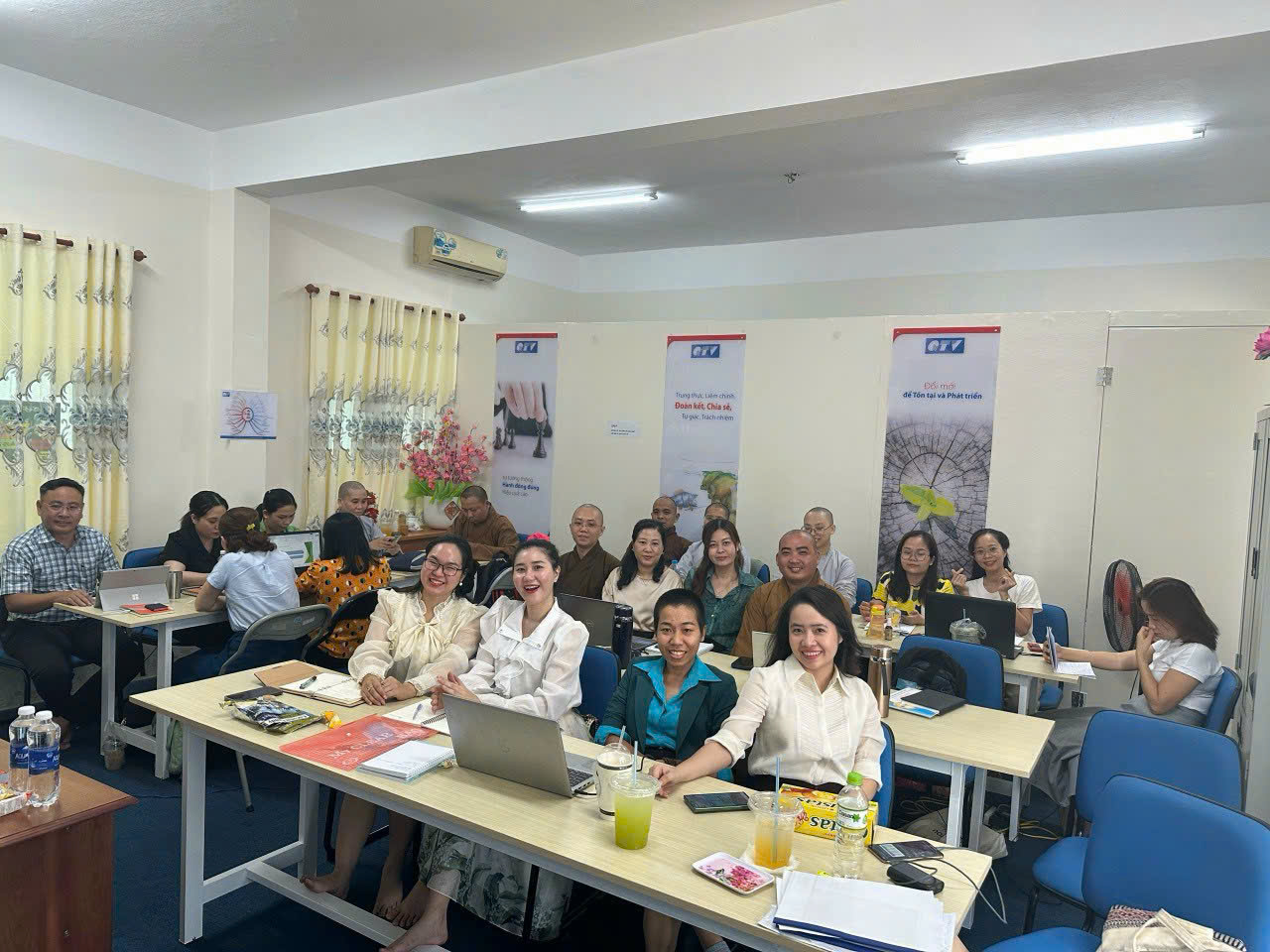 Lớp học Luật Kinh tế